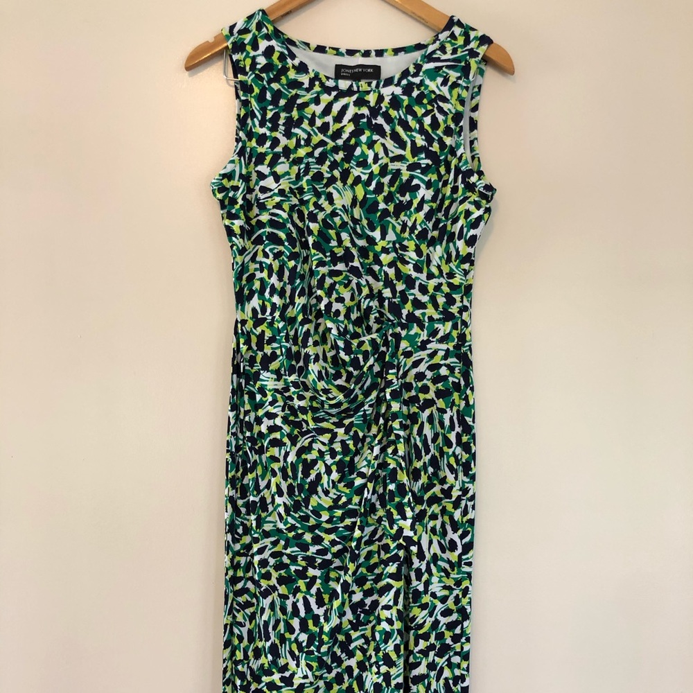 Sleeveless dress